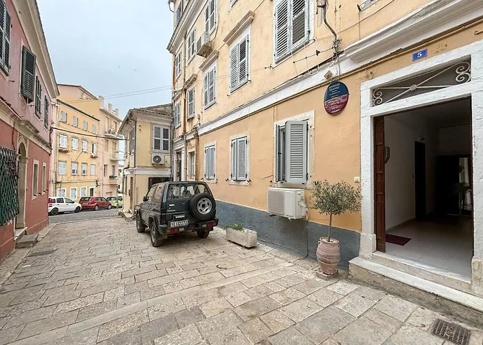 Dion And Eva\'S Oldtown Apartment