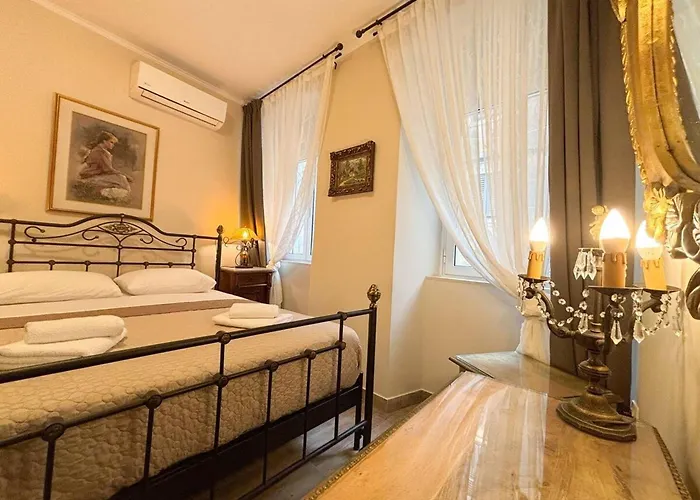 Dion And Eva\'S Oldtown Apartment