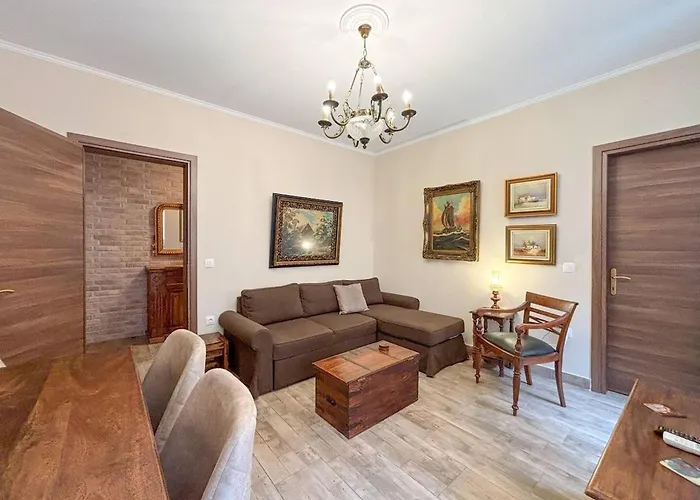 Dion And Eva\'S Oldtown Apartment