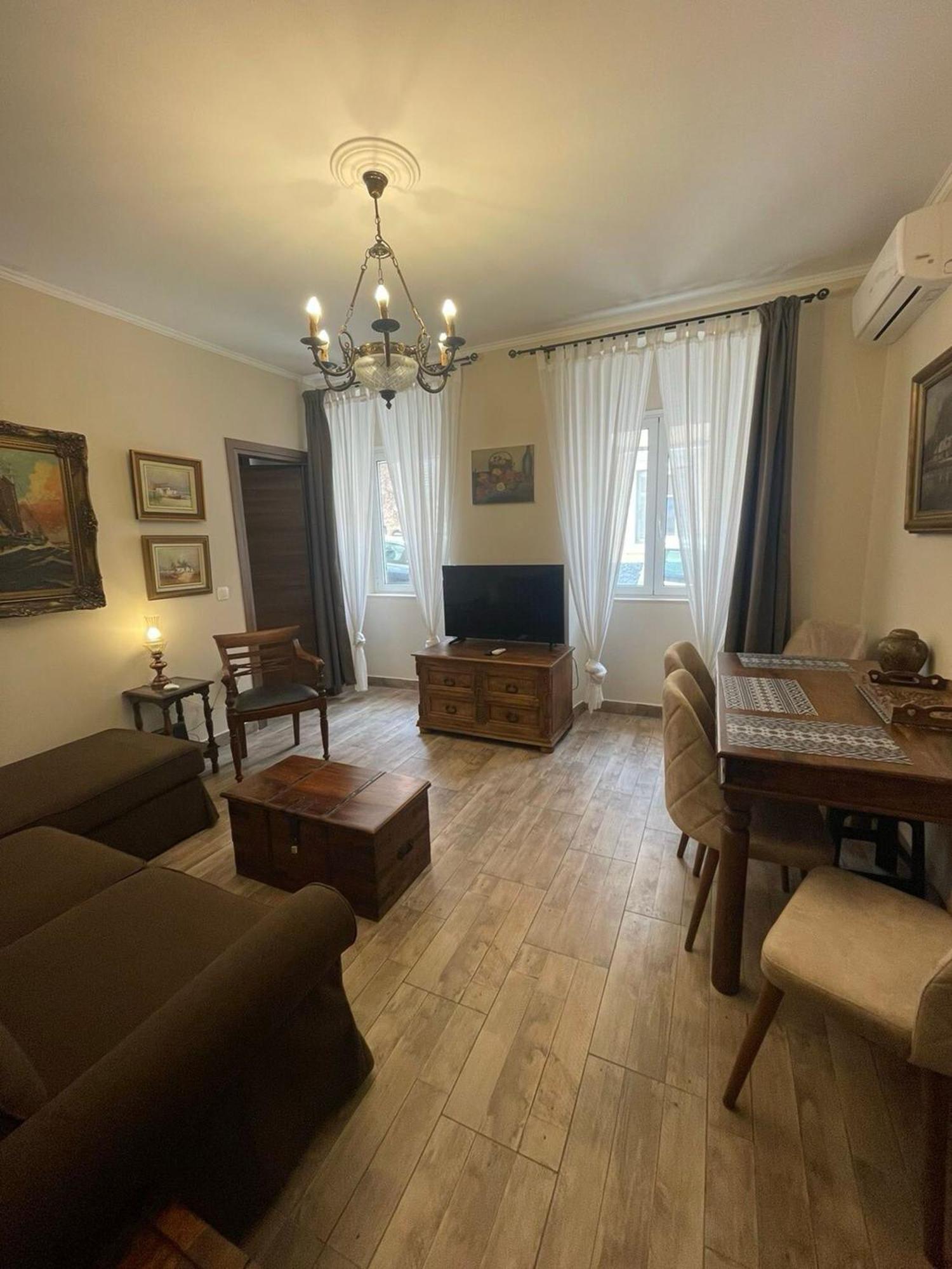 Dion And Eva's Oldtown Apartment